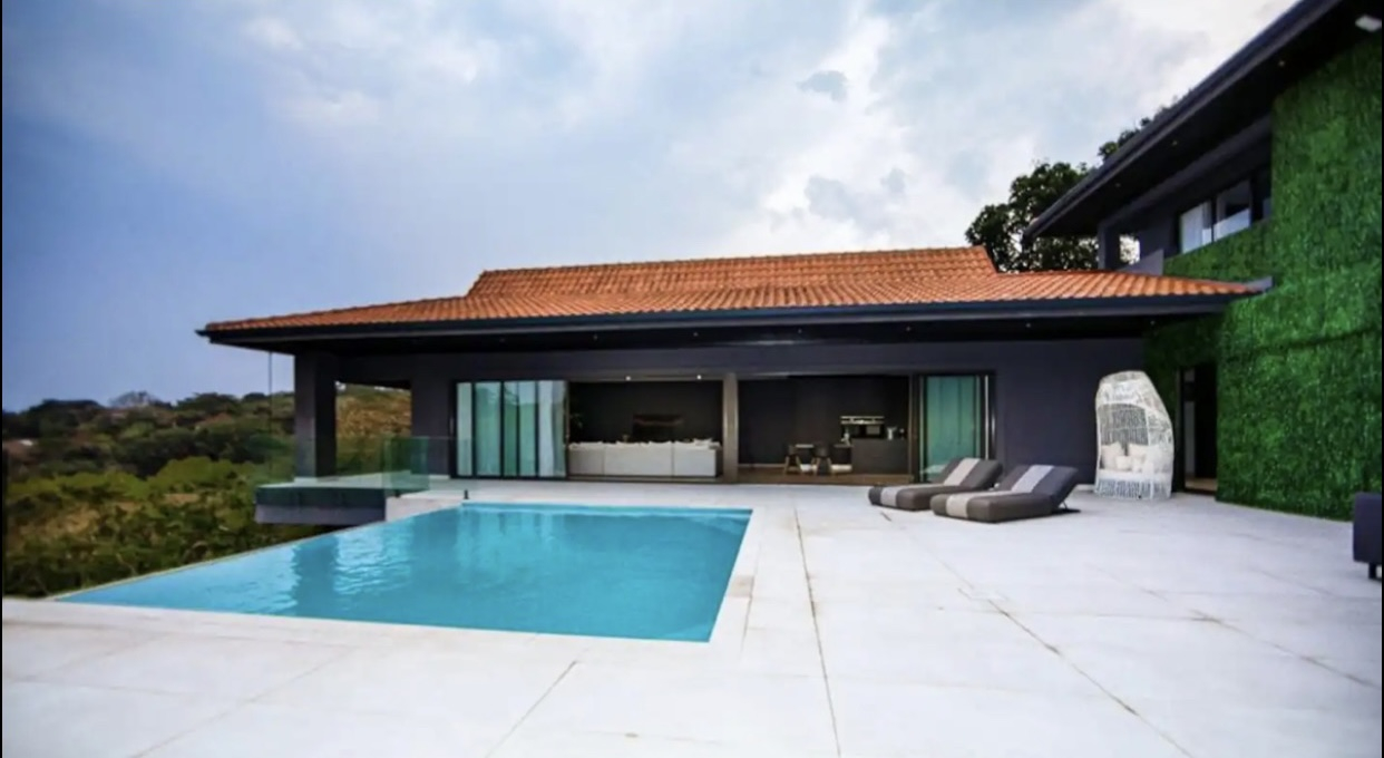 Houghton Villa 3